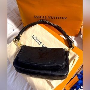 Beautiful Brand New MULTI POCHETTE ACCESSOIRES Louis Vuitton